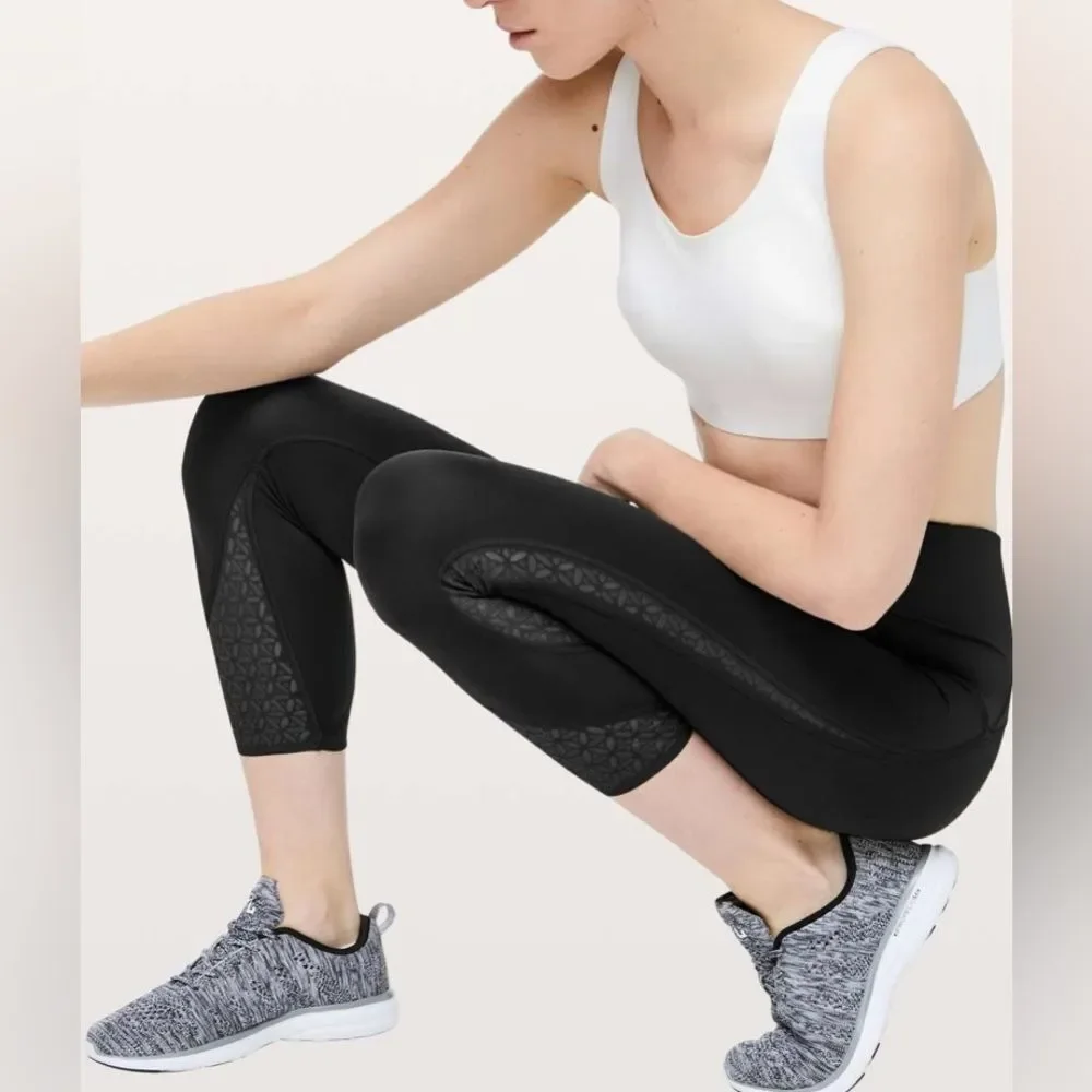 LULULEMON Strength & Sweat Crop *23